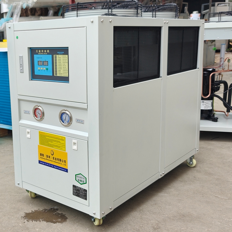 The Importance and Working Principle of Industrial Chillers